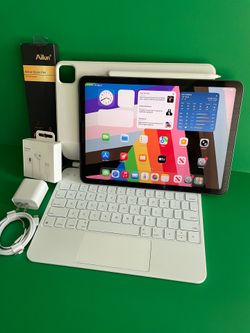 Apple IPad Air 5th Generation (10.9” Liquid Retina/ M1 chip / 2022 Model) 64GB with pen, keyboard case & Accessories (256gb $479)