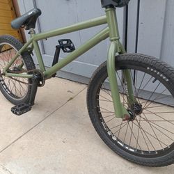 BMX.  FIT Co.        20"tires 