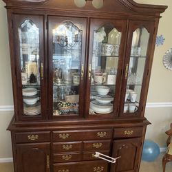 China Cabinet With Light 