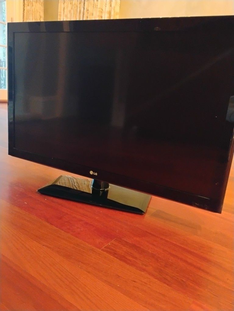 LG TV 50" GREAT CONDITION  $35