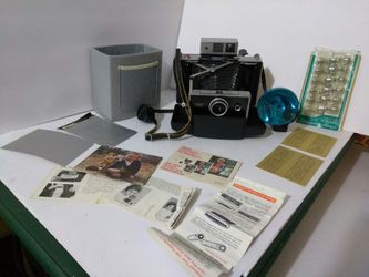 POLAROID LAND 250 CAMERA. READ DETAILS