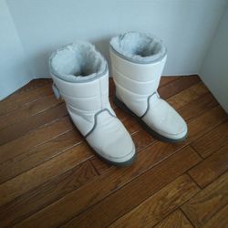 Womens White Snow Boots Size 8
