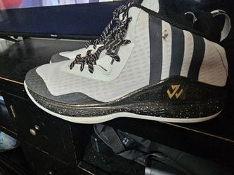 John wall basketball shoes