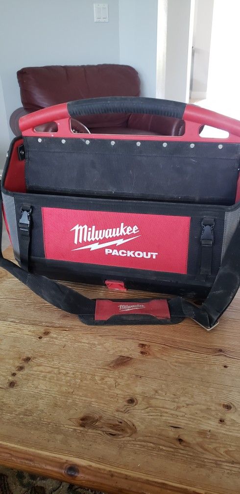 Milwaukee 22 Inch Tote