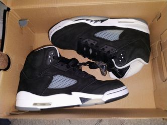 Size 5.5 boys Jordan retro 5s oreo