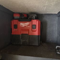 Milwaukee M12 Fuel Vacuum 