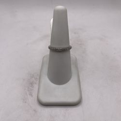 14kt Gold Engagement Style Ring w/ Dia Chips