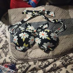 Salt + Cove Size M Pushup. Bathing Suit Top