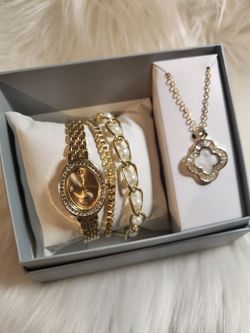 Yaamava gold watch set