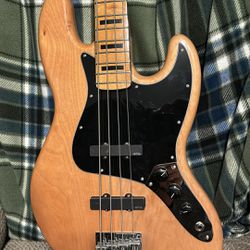 Squier 70’s Vibe Jazz 4 String Bass