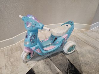 Disney Frozen Twinkling Lights Scooter 6V
