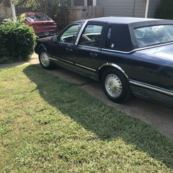 1997 Antique Lincoln Town Car Signature Series 