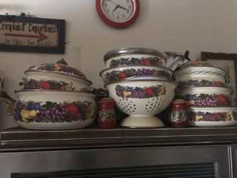 Cornucopia Enamel Fruit Dutch Oven Solid Brass Handles & Knob Fruit