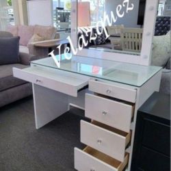 ✅️✅️ White Makeup vanity Set with Lighted Mirror (Stool not included)✅️✅️