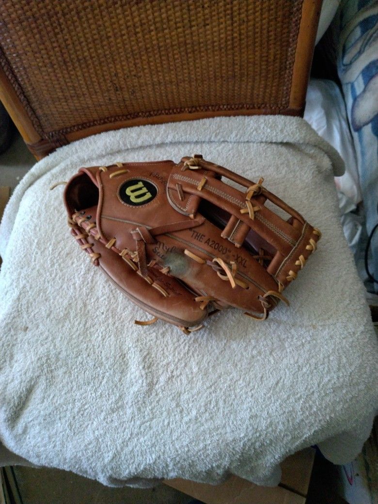 Wilson "THE A 2000" XXL Pro Back Power Snap 13" Softball or Baseball Glove. In Very Nice Condition.