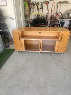 Entertainment center