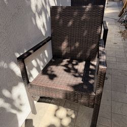 6 Comfortable patio chairs (rattan)