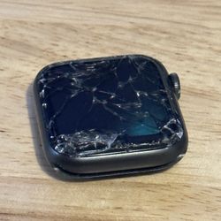 Cracked screen Apple Watch Series 5 GPS, 44mm Space Gray Aluminum
