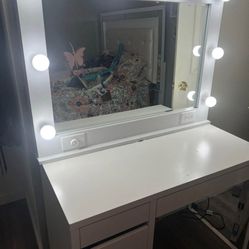 Large Vanity For Beauty Room