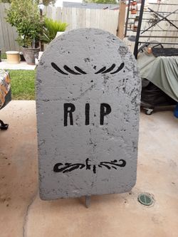 Xx large outdoor holloween foam tombston (free local pick up)