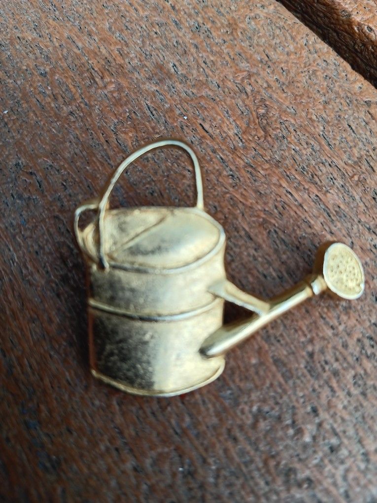 Gold Flower Can