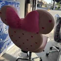 Minnie Mouse vanity chair