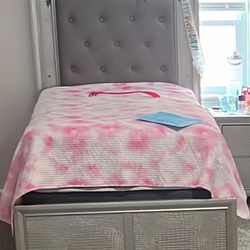 Twin Bed 