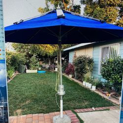 Tucci Umbrella With Solar Chargers