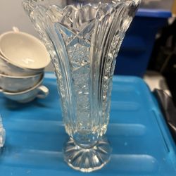 8.5" BRILLIANT CUT GLASS VASE HOBSTARS & LONG THIN VERTICAL LINES, STAR BASE