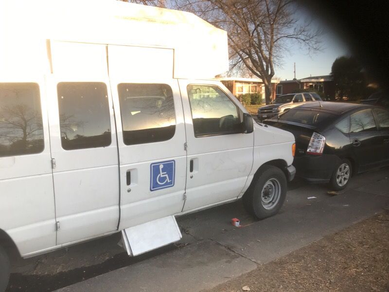 2006 Ford 350 with wheelchair lift