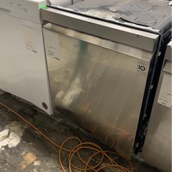LG Dishwasher With Quadwash 