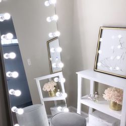 BRAND NEW HOLLYWOOD MIRROR