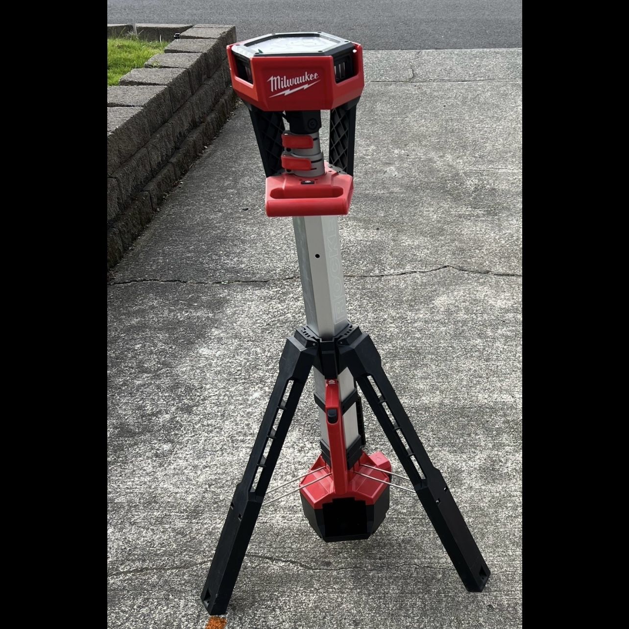 Milwaukee M18 Rocket Light