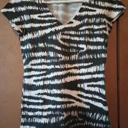 Black/White Jagged Zebra Stripe Top Sz Med $3 MPU SERIOUS INQUIRIES ONLY