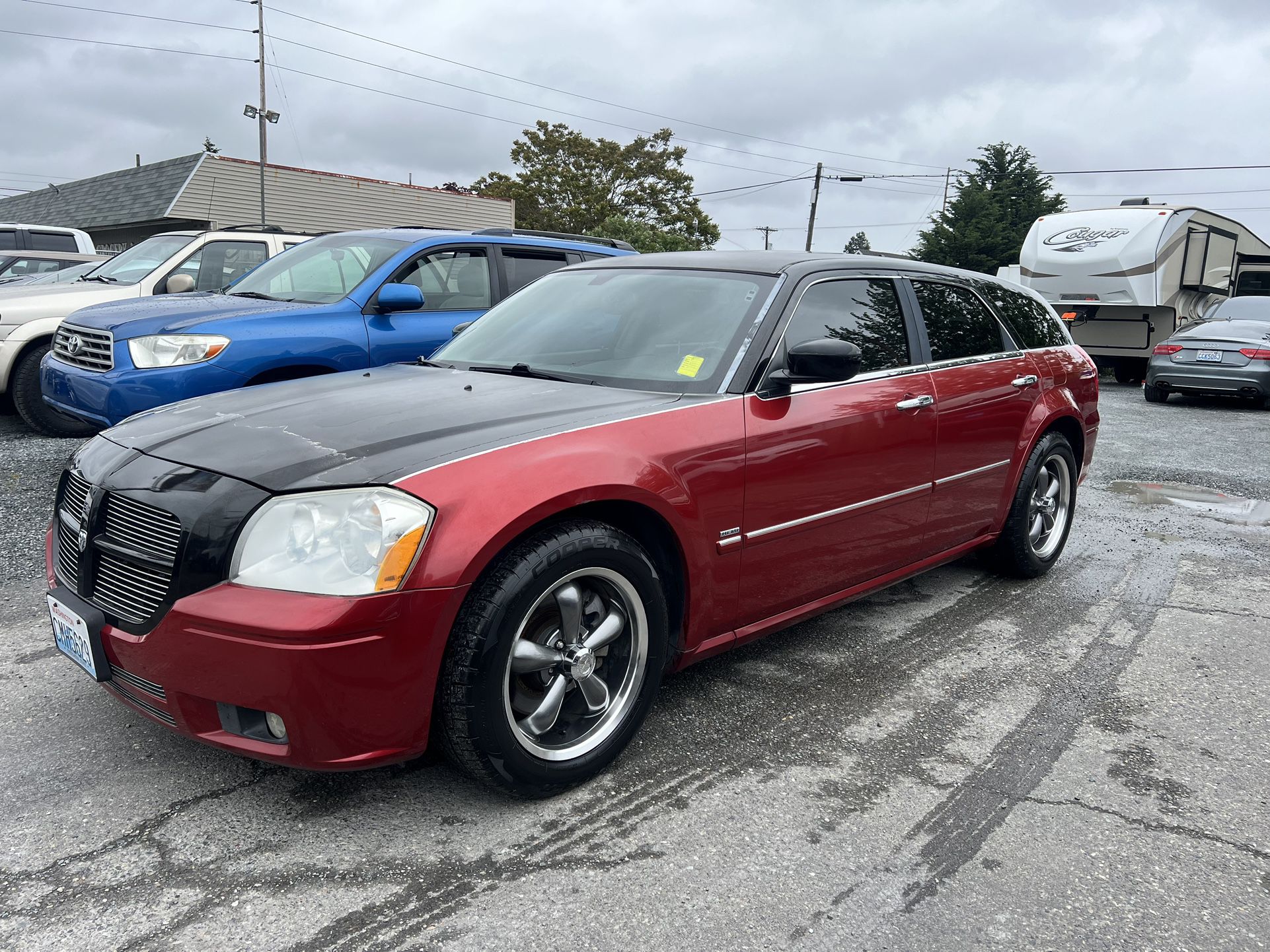 2005 Dodge Magnum R/T Sport Wagon  HEMI v8 102k miles Clean title  Leather, sunroof  Hard to find R/T  2 tone paint job, the black on hood and top the