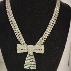 Slivertone Bow Chocker