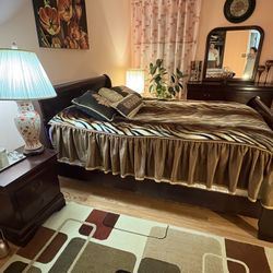 Queen Bed Set For Sale 