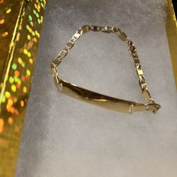 Brazalete. Gold Plated.  $45.    88 Ave Whitton 