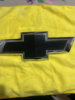 OEM 2021 Chevy Silverado Front Bowtie Emblem – Black & Chrome