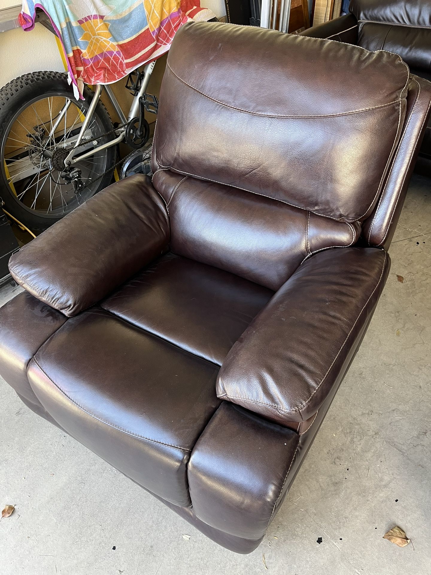 LEATHER RECLINER