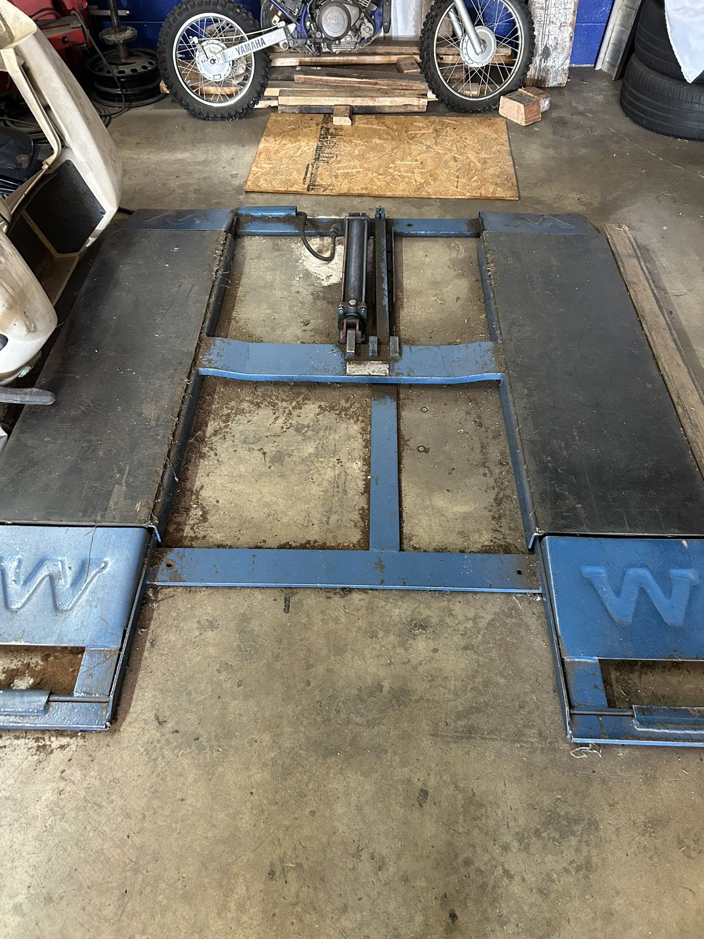 Automotive Car Lift