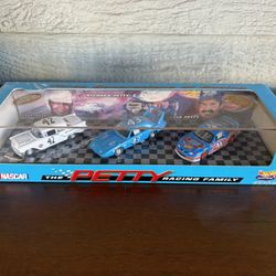 Hot Wheels Petty Racing Family
