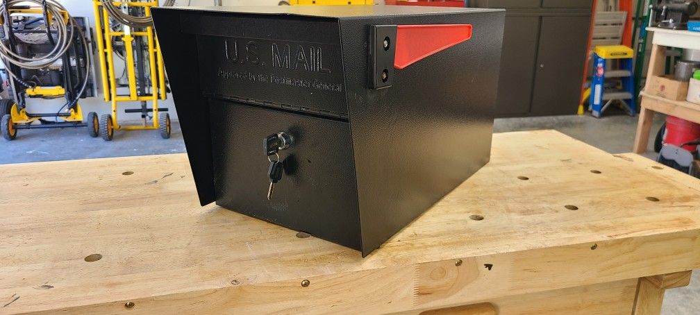 Locking Mailbox