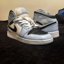 Size (7.5)Nike Air Jordan 1 Mid Ice Blue Black White UNC