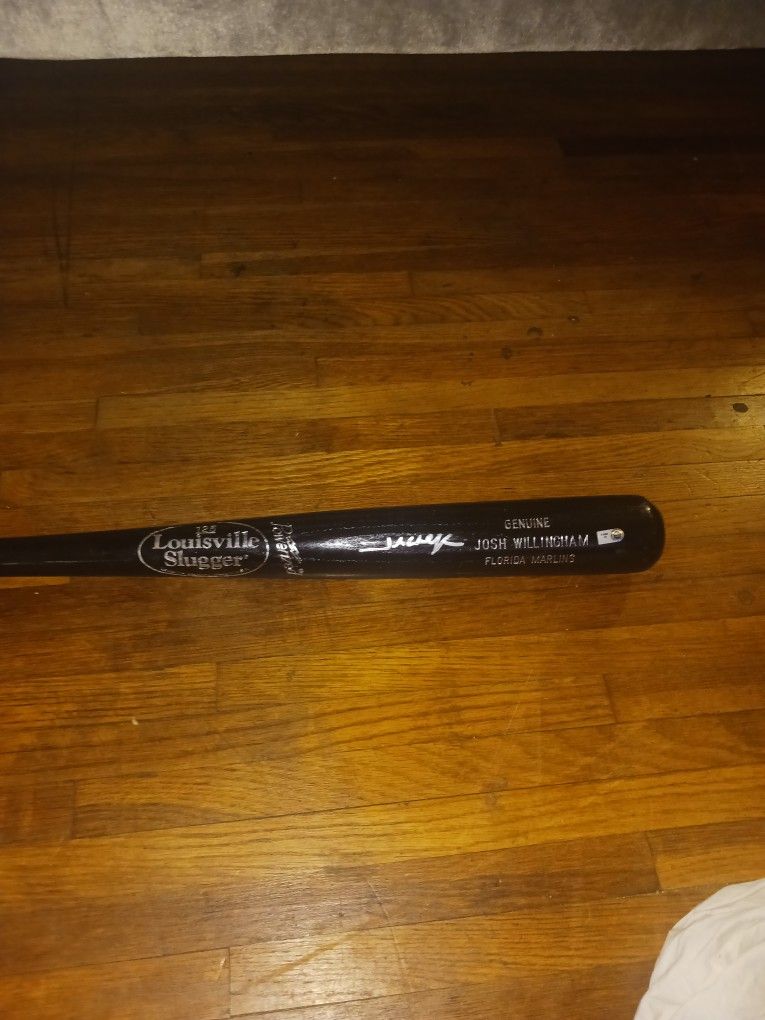 SIGNED BASEBALL BAT WITH CASE