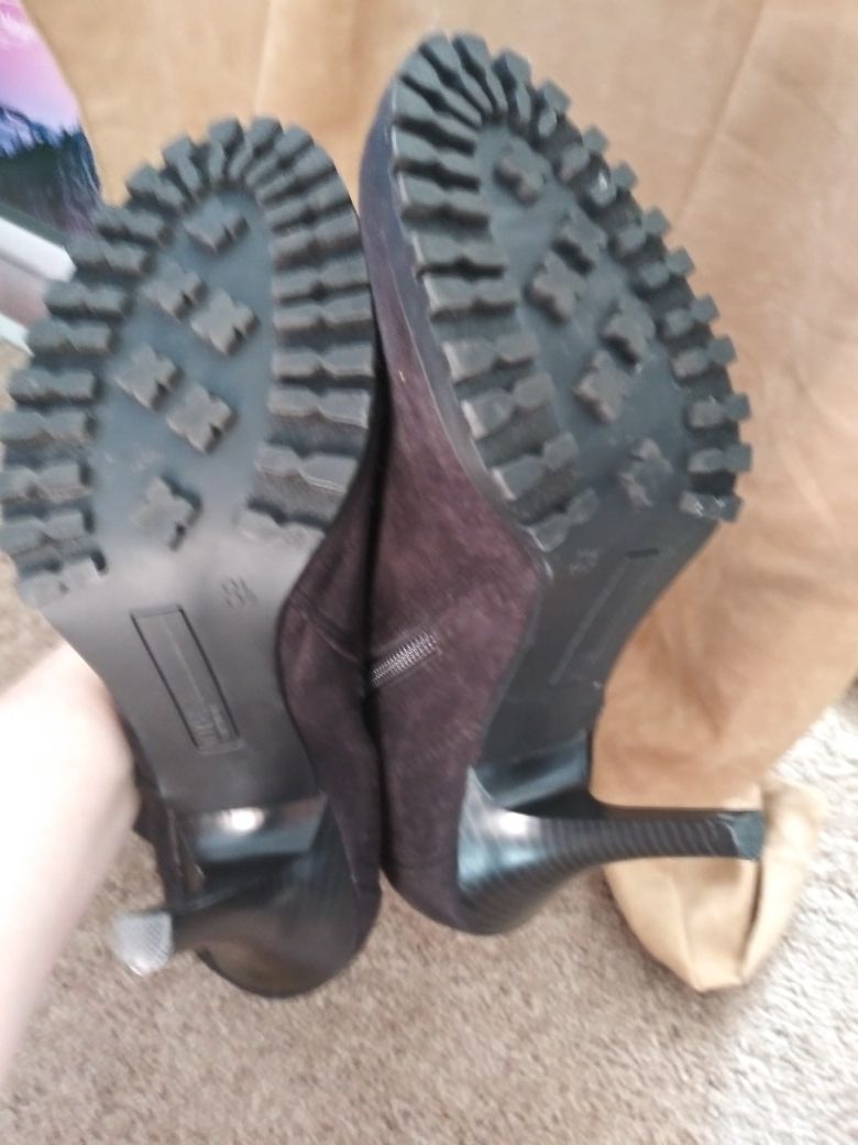 Size 8.5 very soft faux suede black lace up boots.
