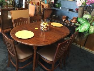 Table 5 chairs nice 135.00