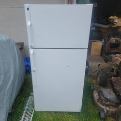 Refrigerator White 61x28x28