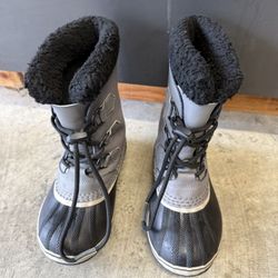 Sorel Kids Snow Boots (size 1)