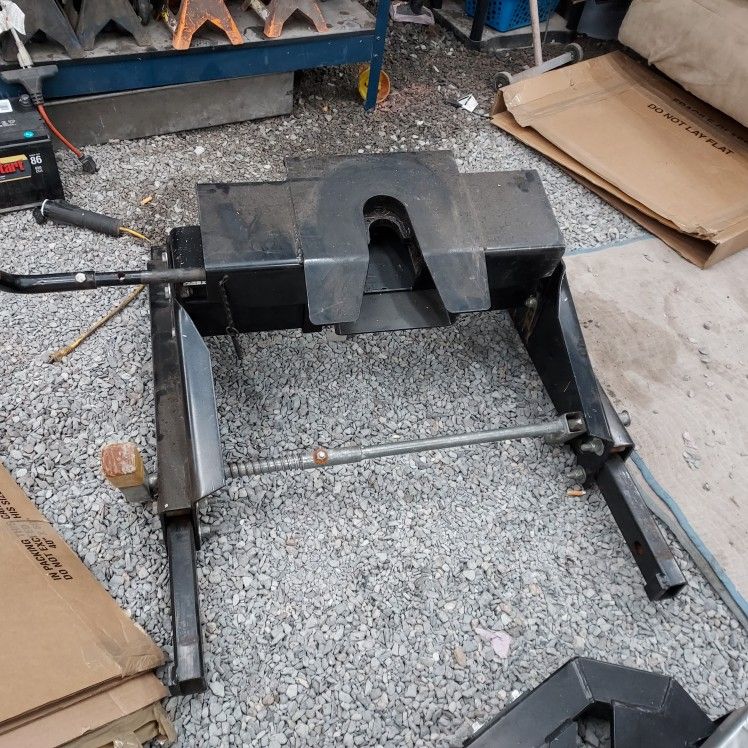 Heavy Duty 5th Wheel Adjustable Hitch